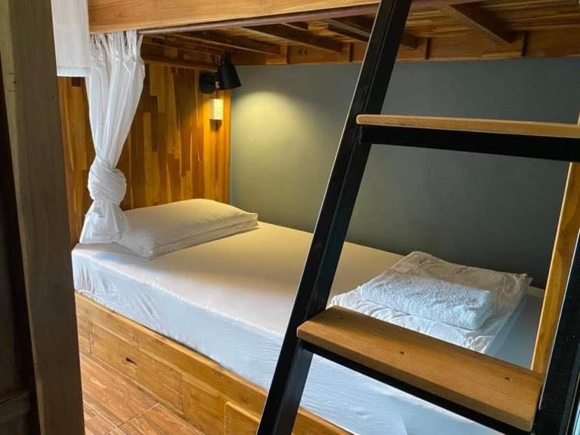 Bloom Cafe & Hostel Koh Lipe Ngoại thất bức ảnh