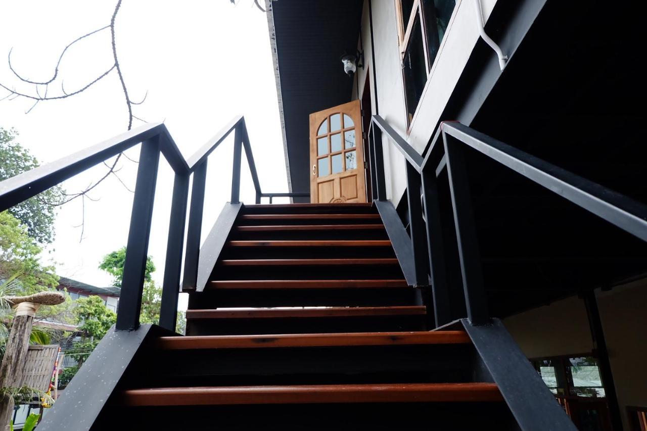 Bloom Cafe & Hostel Koh Lipe Ngoại thất bức ảnh