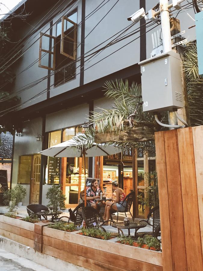 Bloom Cafe & Hostel Koh Lipe Ngoại thất bức ảnh